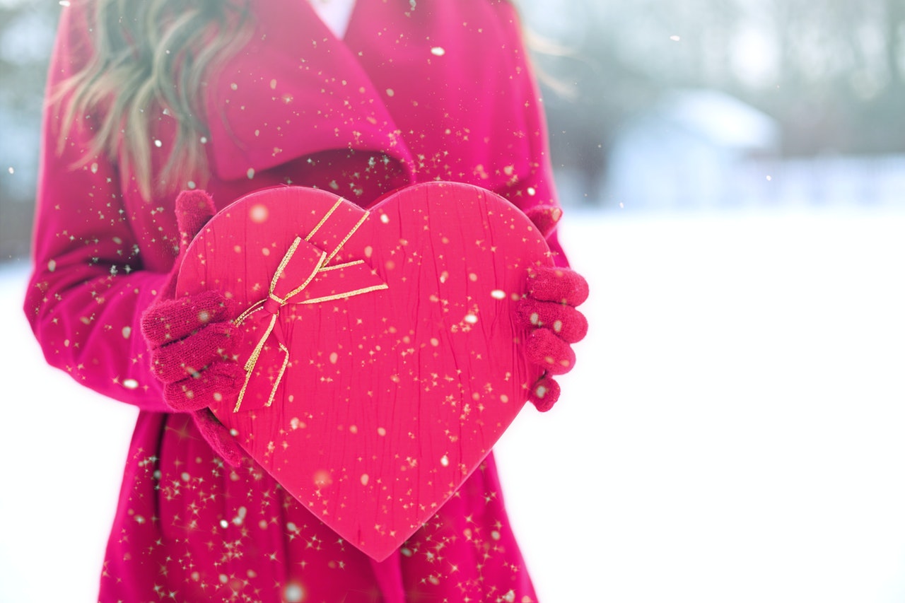 Valentine Gifts for Her Online | Buy/Send Best Valentine's Day Gift